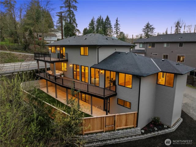 Property photo for 19926 68th Avenue Ne, Kenmore photo 4