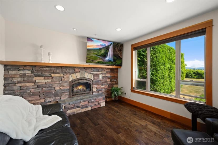 Property photo for 794 W Smith Road, Bellingham photo 11