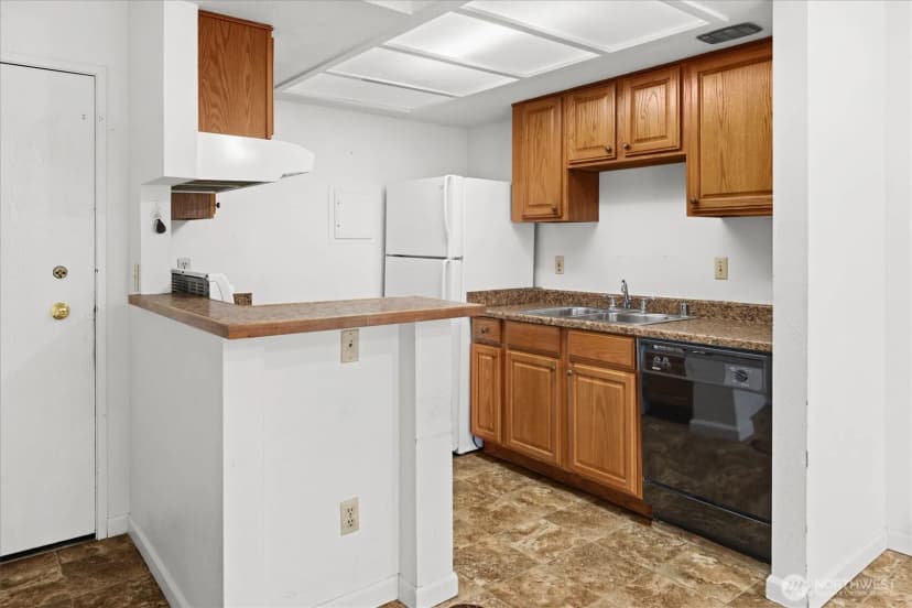 Property photo for 14645 Ne 34th Street #c24, Bellevue photo 7