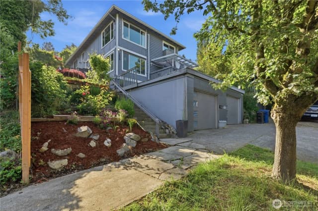 Property photo for 3824 23rd Avenue Sw, Seattle photo 2