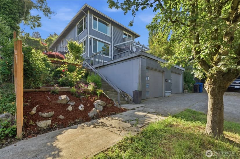 Property photo for 3824 23rd Avenue Sw, Seattle photo 2