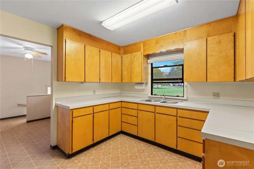 Property photo for 1550 Pear Lane, Rock Island photo 8