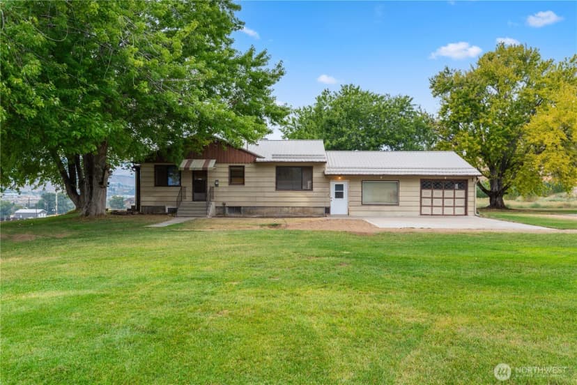 Property photo for 1550 Pear Lane, Rock Island photo 18
