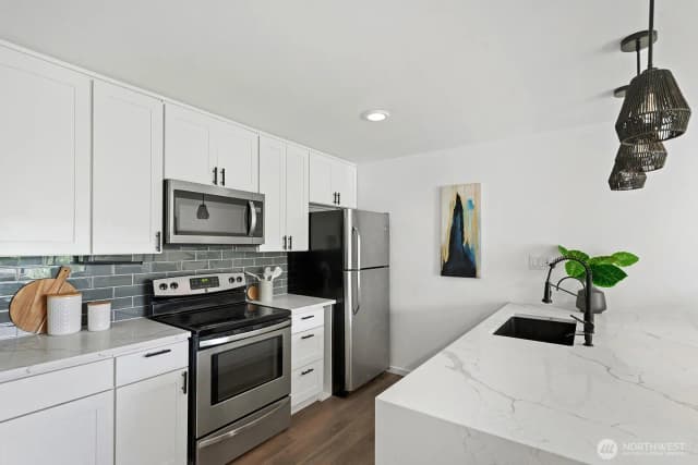 Property photo for 6225 Lake Washington Boulevard Ne #402, Kirkland photo 5