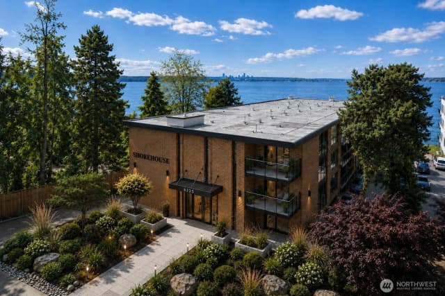 Property photo for 6225 Lake Washington Boulevard Ne #402, Kirkland photo 4