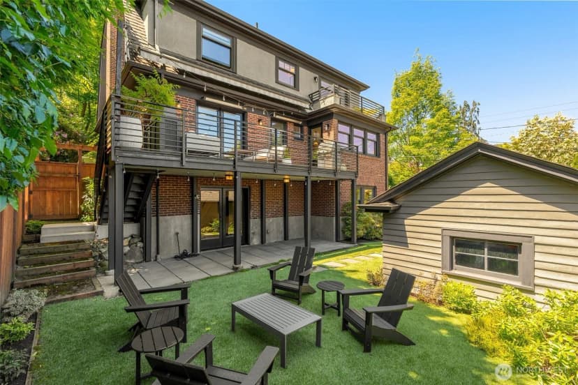 Property photo for 2406 Bigelow Avenue N, Seattle photo 32