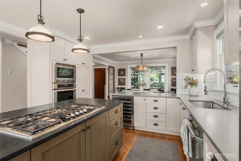 Property photo for 2406 Bigelow Avenue N, Seattle photo 11