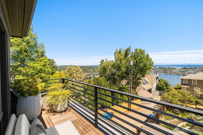 Property photo for 2406 Bigelow Avenue N, Seattle photo 19