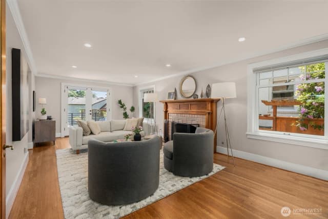Property photo for 2406 Bigelow Avenue N, Seattle photo 3