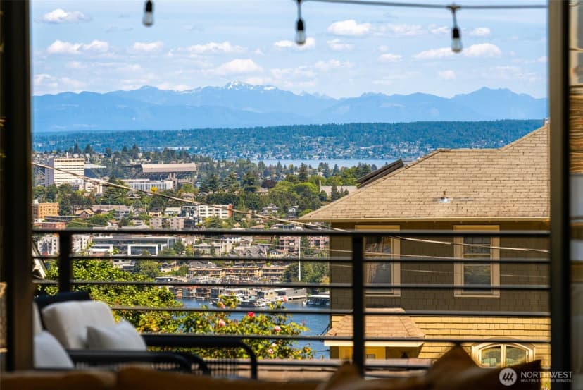 Property photo for 2406 Bigelow Avenue N, Seattle photo 7