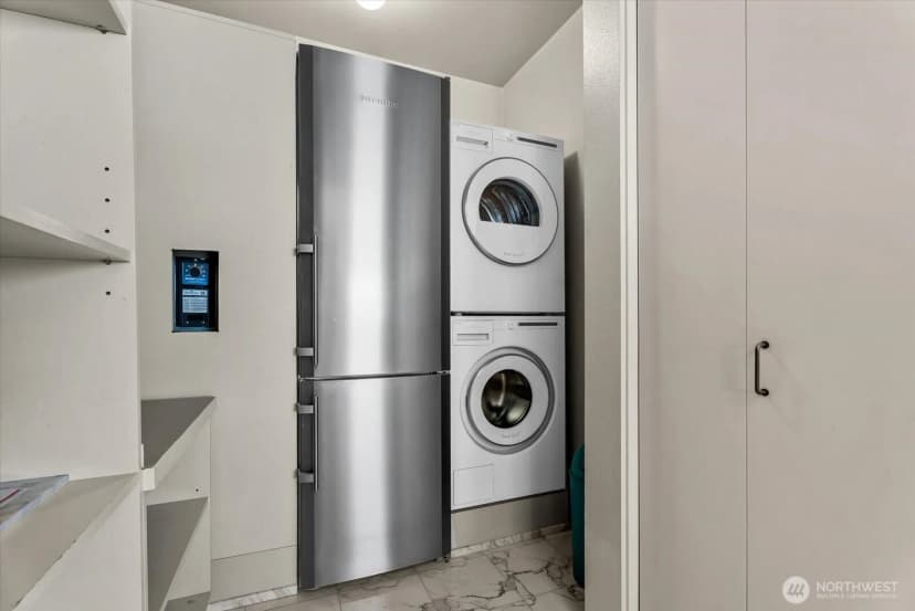 Property photo for 3089 Alki Avenue Sw #2, Seattle photo 8