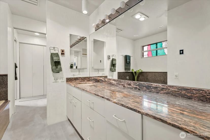 Property photo for 3089 Alki Avenue Sw #2, Seattle photo 18