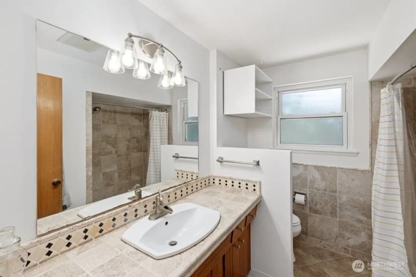 Property photo for 10312 Wallingford Avenue N, Seattle photo 17
