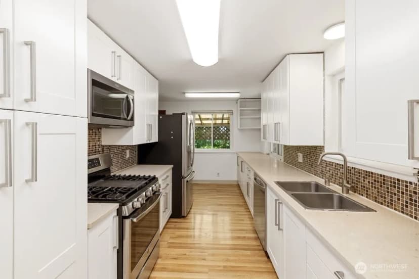Property photo for 10312 Wallingford Avenue N, Seattle photo 6