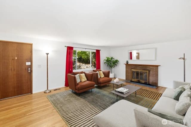 Property photo for 10312 Wallingford Avenue N, Seattle photo 3
