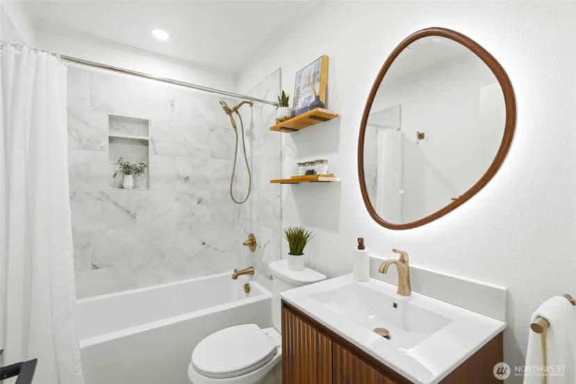 Property photo for 15822 26th Avenue Ne, Shoreline photo 9