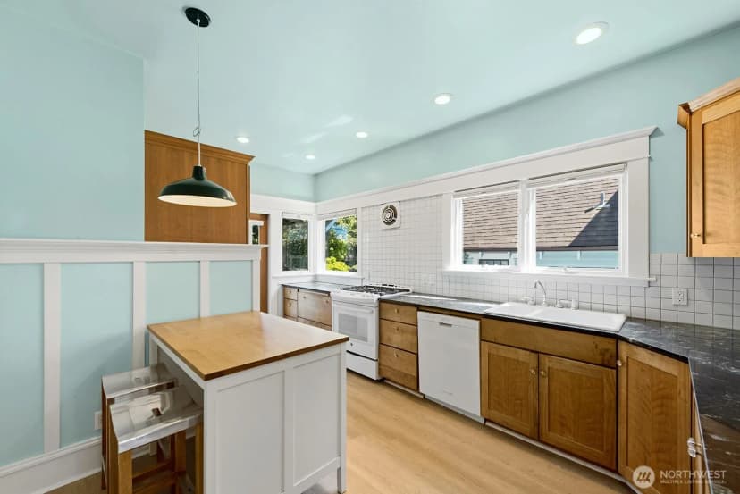 Property photo for 6314 19th Avenue Ne, Seattle photo 12