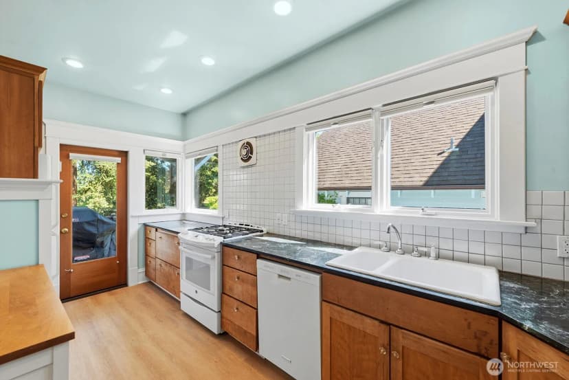 Property photo for 6314 19th Avenue Ne, Seattle photo 13