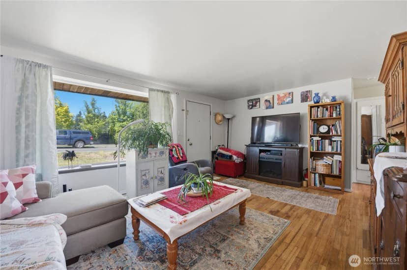 Property photo for 18824 Midvale Avenue N, Shoreline photo 9