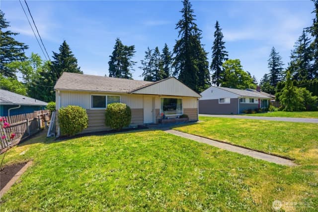 Property photo for 18824 Midvale Avenue N, Shoreline photo 2