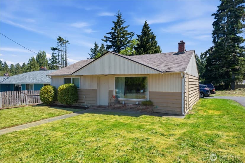 Property photo for 18824 Midvale Avenue N, Shoreline photo 3