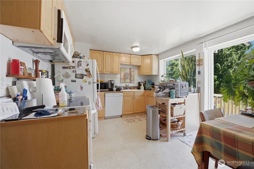 Property photo for 18824 Midvale Avenue N, Shoreline photo 10