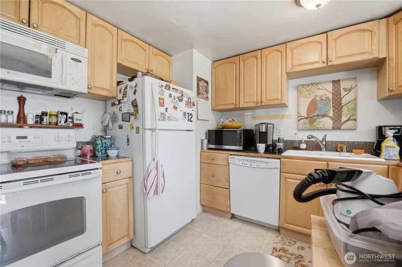 Property photo for 18824 Midvale Avenue N, Shoreline photo 11
