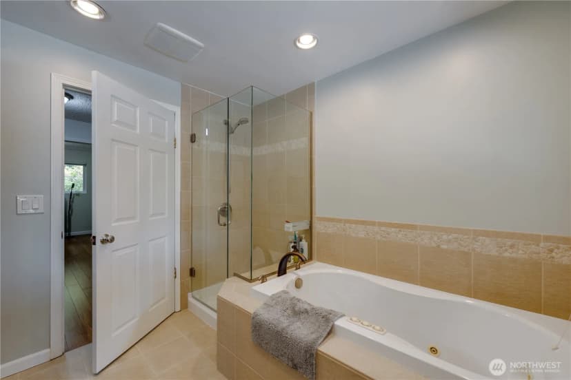 Property photo for 1918 S Lake Stickney Dr, Lynnwood photo 12