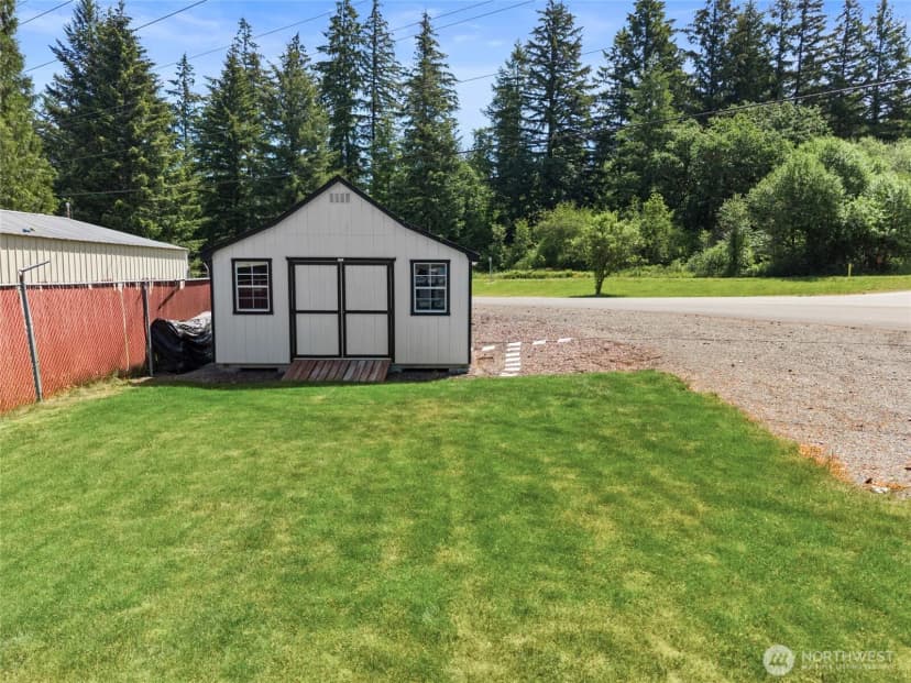 Property photo for 698 6th Avenue W, Tenino photo 32