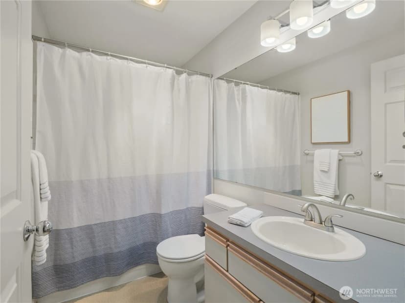 Property photo for 5624 Roosevelt Way Ne #302, Seattle photo 19