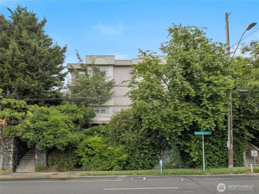 Property photo for 5624 Roosevelt Way Ne #302, Seattle photo 22