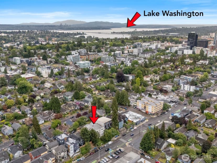 Property photo for 5624 Roosevelt Way Ne #302, Seattle photo 24