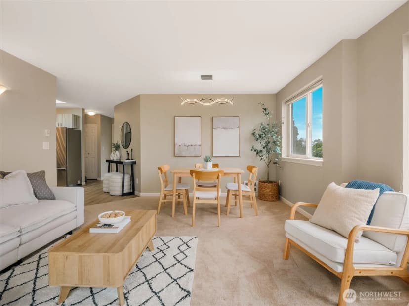Property photo for 5624 Roosevelt Way Ne #302, Seattle photo 3