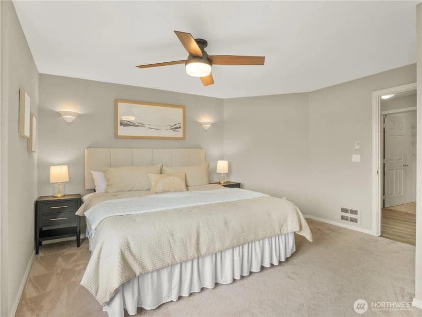 Property photo for 5624 Roosevelt Way Ne #302, Seattle photo 12