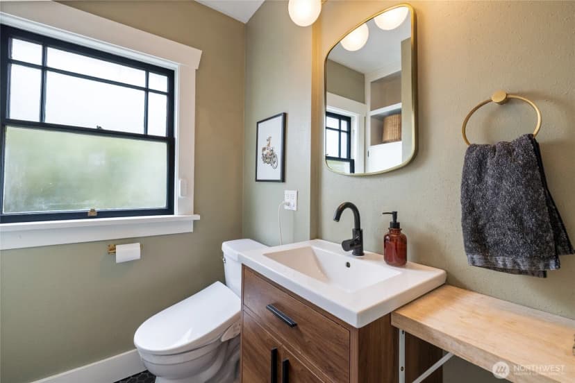 Property photo for 920 N Sheridan Avenue, Tacoma photo 17