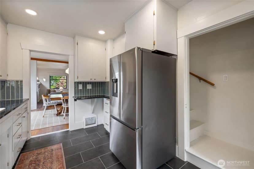Property photo for 920 N Sheridan Avenue, Tacoma photo 10