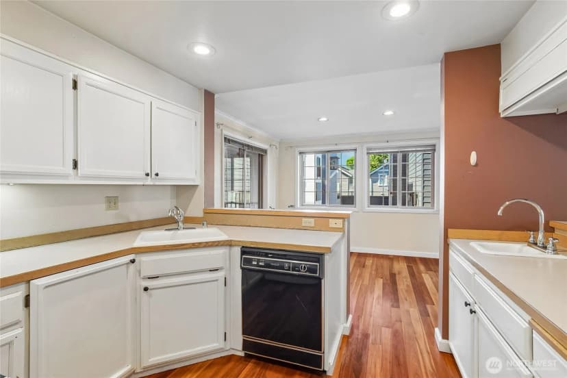 Property photo for 1111 10th Avenue E #20, Seattle photo 11