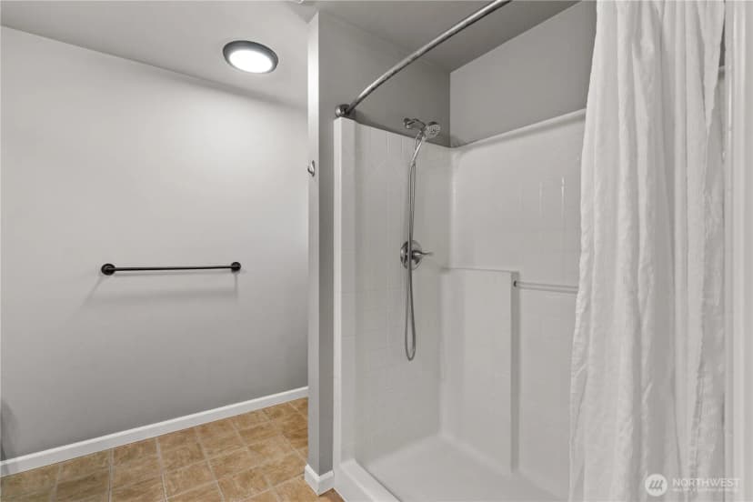 Property photo for 4538 Edgewater Boulevard Ne, Lacey photo 24
