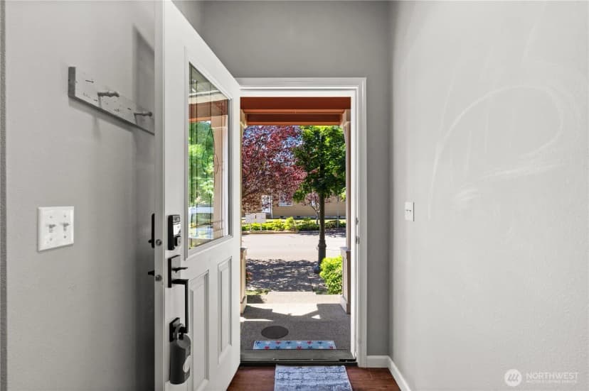 Property photo for 4538 Edgewater Boulevard Ne, Lacey photo 3