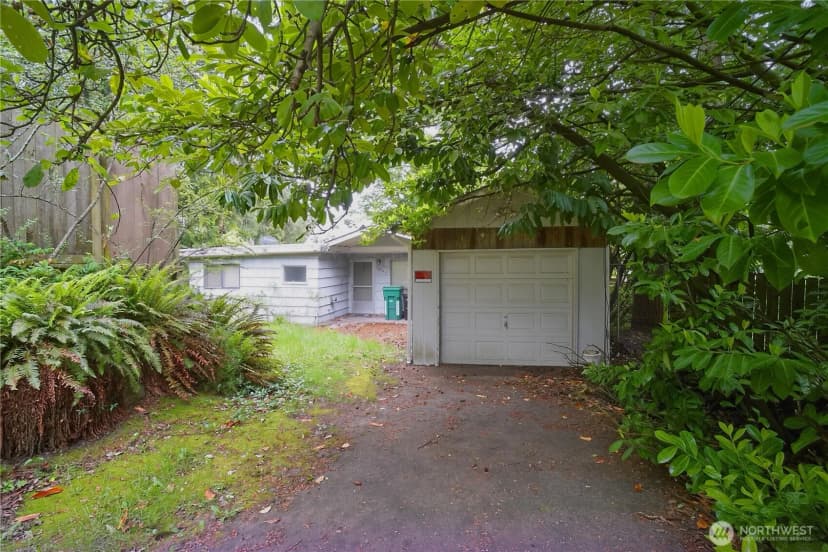 Property photo for 2544 Ne 90th Street, Seattle