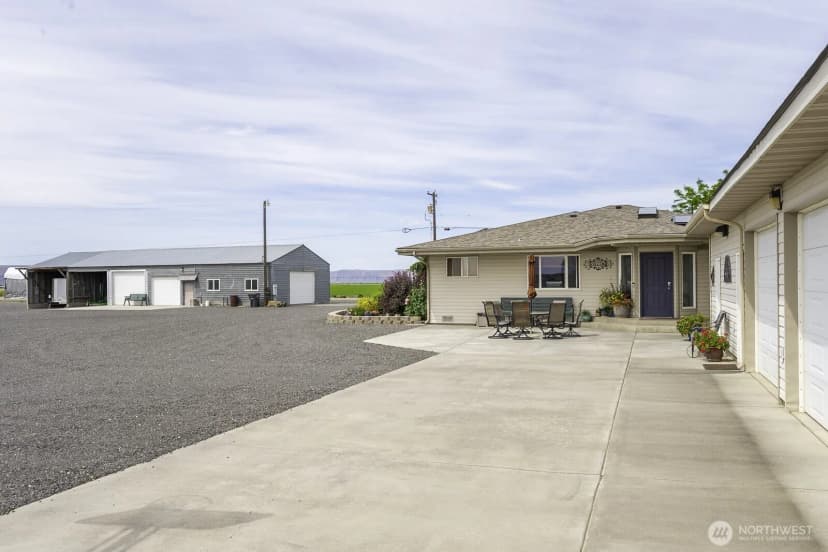 Property photo for 13373 Adams Road S, Royal City photo 22
