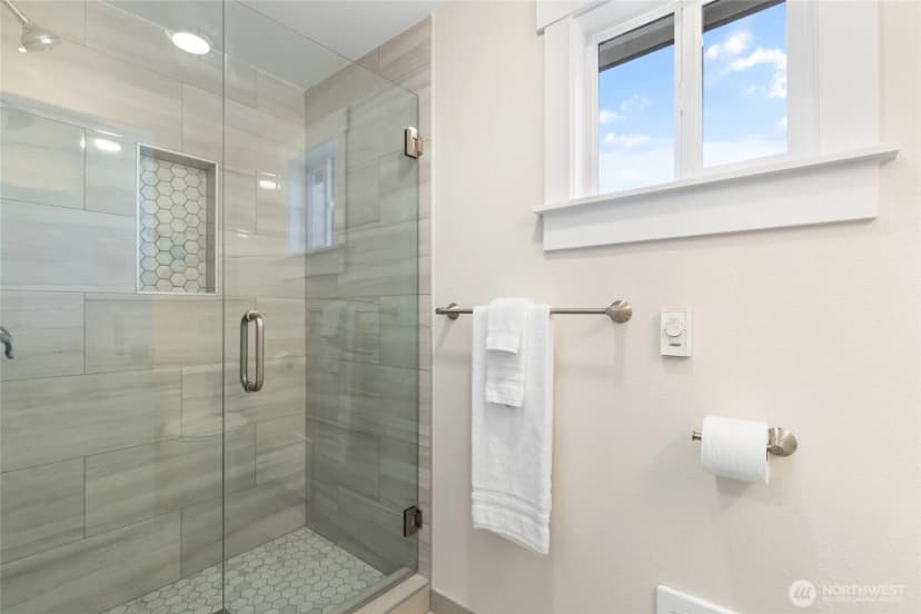 Property photo for 20103 75th Avenue Ne, Kenmore photo 22