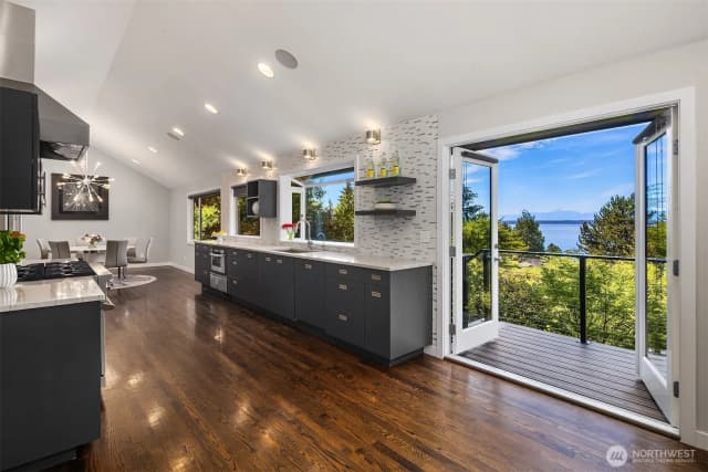 Property photo for 895 Nw Elford Drive, Seattle photo 2