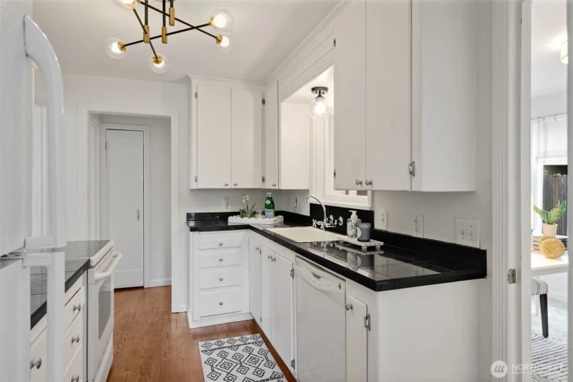 Property photo for 11549 8th Avenue Ne, Seattle photo 10