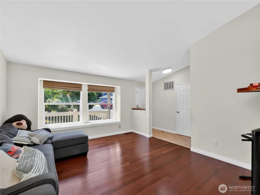 Property photo for 32332 19th Court Sw, Federal Way photo 8