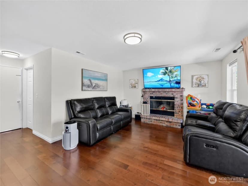Property photo for 32332 19th Court Sw, Federal Way photo 17