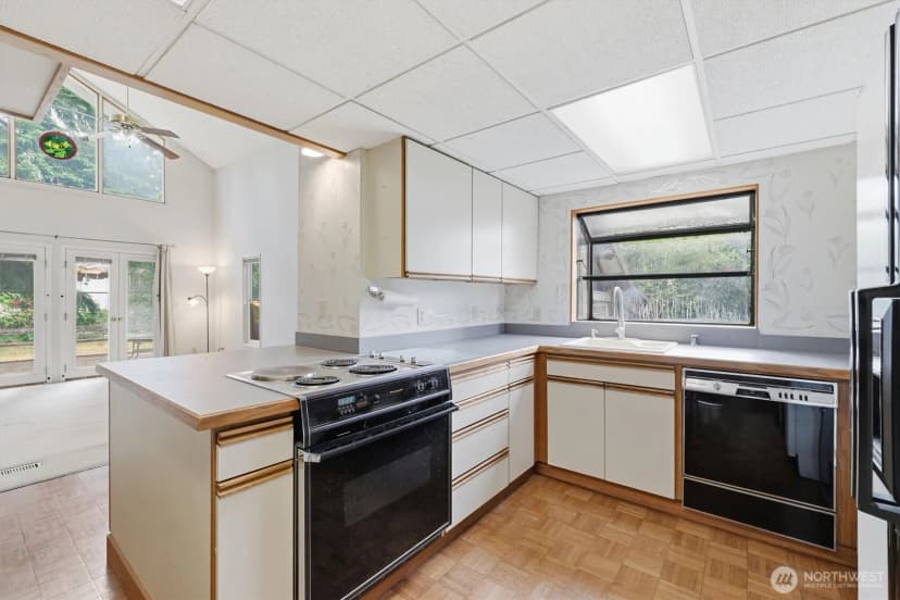 Property photo for 824 S 146th Street, Burien photo 6