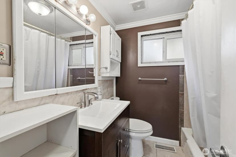 Property photo for 824 S 146th Street, Burien photo 18