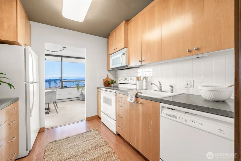 Property photo for 521 5th Avenue W #602, Seattle photo 9