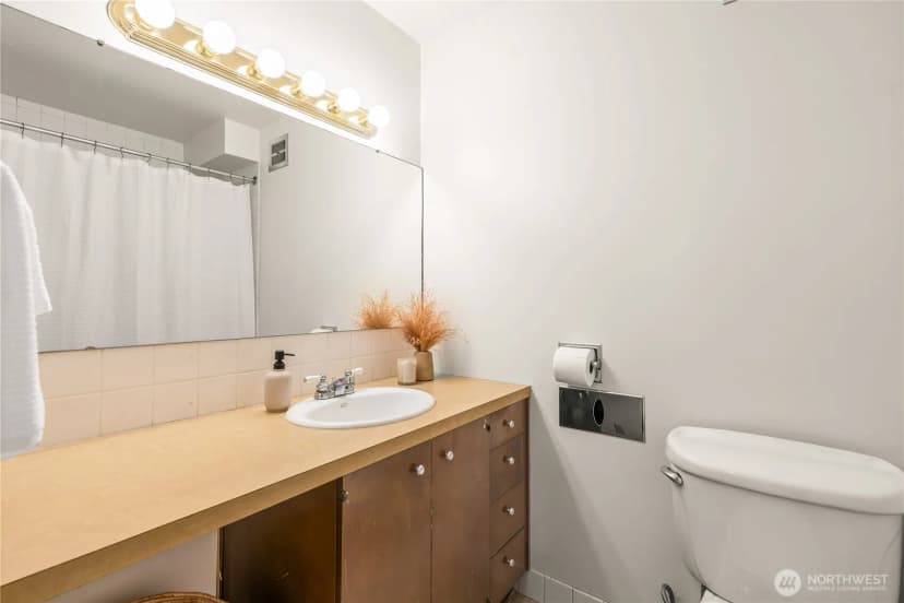 Property photo for 521 5th Avenue W #602, Seattle photo 16
